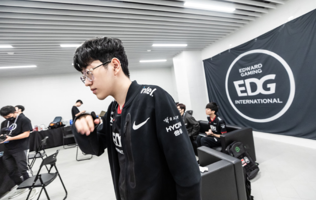 数据样本有 数据样本有